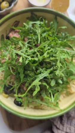 Салат из макарон с тунцом, оливками, лимоном и пармезаном. Быстро и вкусно!
